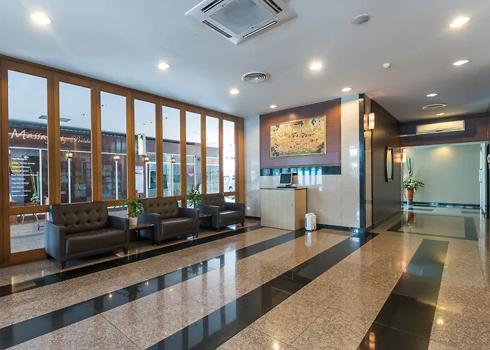 王朝格兰德酒店（原王朝格兰德旅馆） 酒店 4*