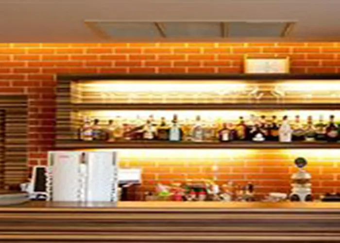 王朝格兰德酒店（原王朝格兰德旅馆） 4*