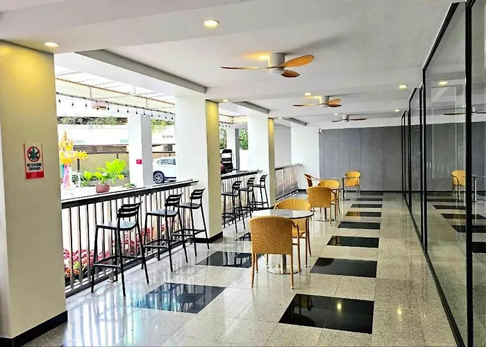 王朝格兰德酒店（原王朝格兰德旅馆） 4*